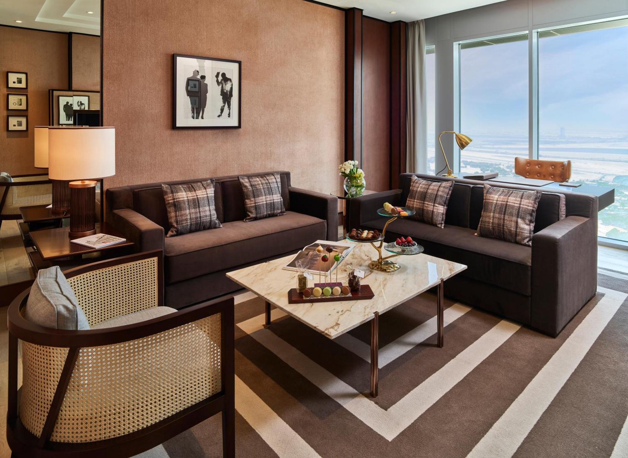 Waldorf Astoria Dubai International Financial Centre Hotel Luaran gambar A living room at the Ritz-Carlton, DIFC