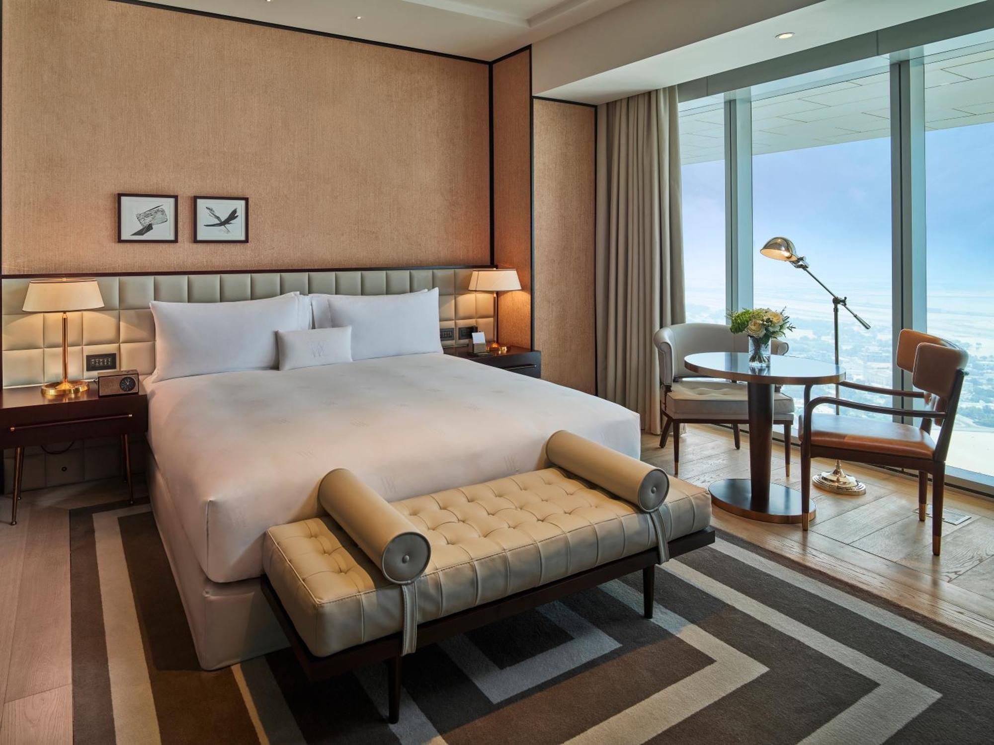 Waldorf Astoria Dubai International Financial Centre Hotel Luaran gambar A bedroom at the Ritz-Carlton, DIFC